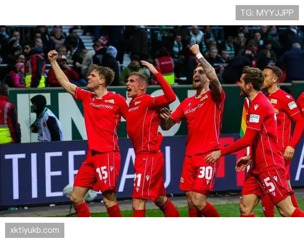 拜仁慕尼黑内部矛盾激化，战术混乱与阵容隐患如何危及豪门争冠地位？