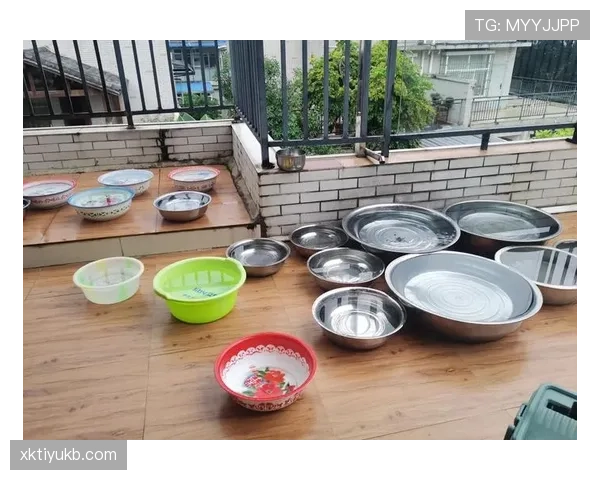 德约训练馆里连开水都讲究得像五星餐厅，普通人感觉自己是自来水桶一样惨